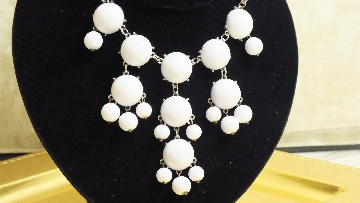 J2400001 - White bubble necklace with lobster claw clasp.