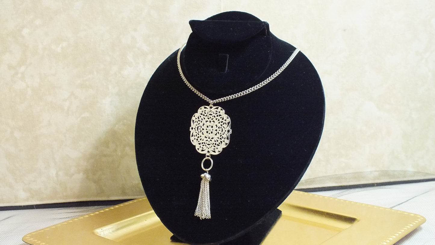 J2400012 - Sliver tone necklace with tassel