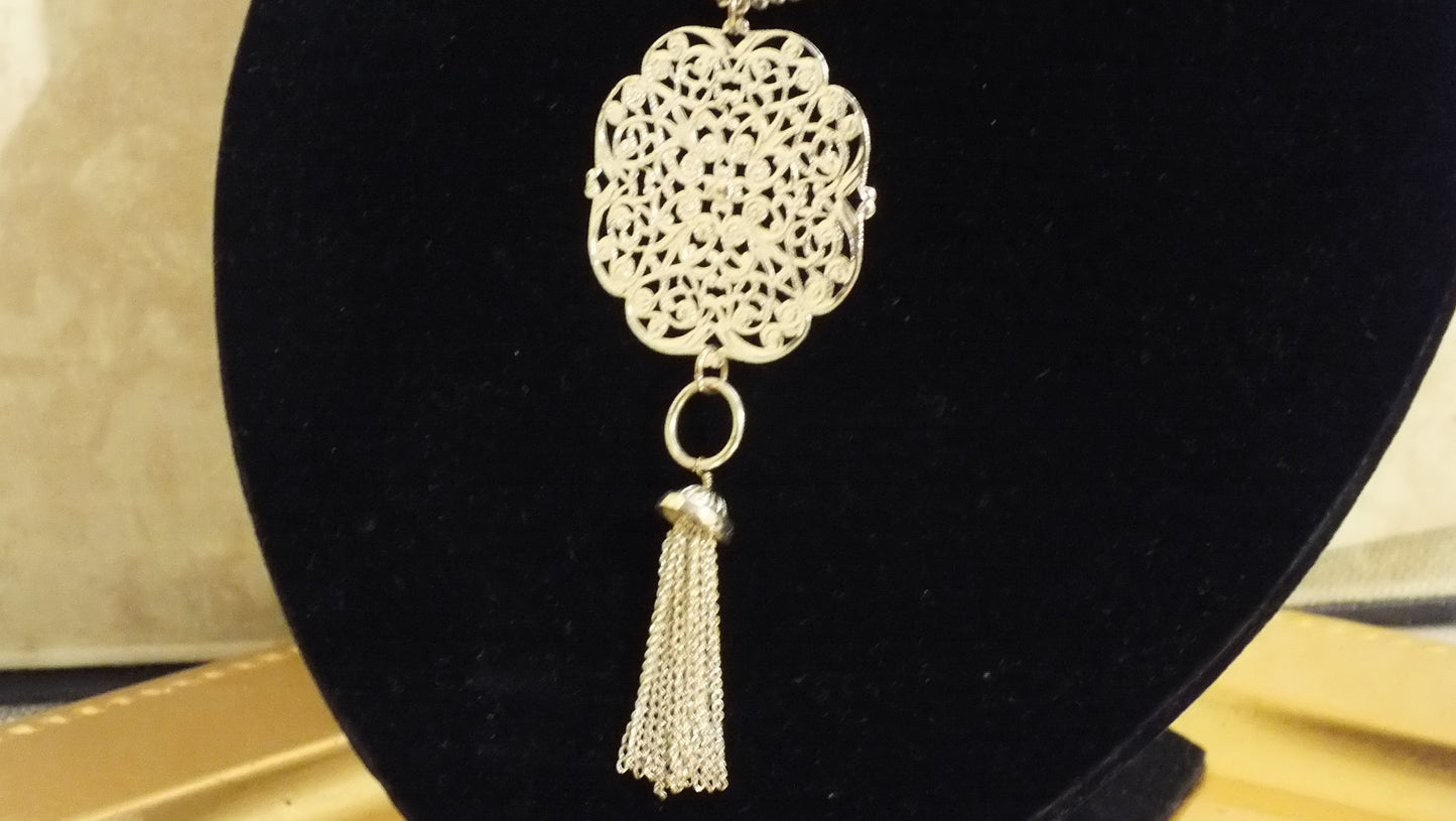 J2400012 - Sliver tone necklace with tassel