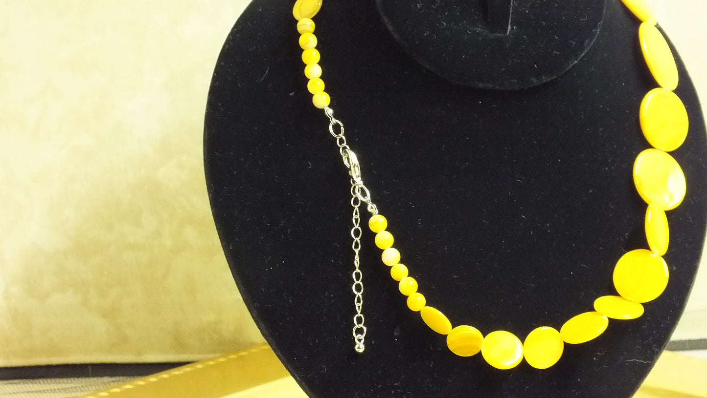 Vintage Yellow disk & bead necklace