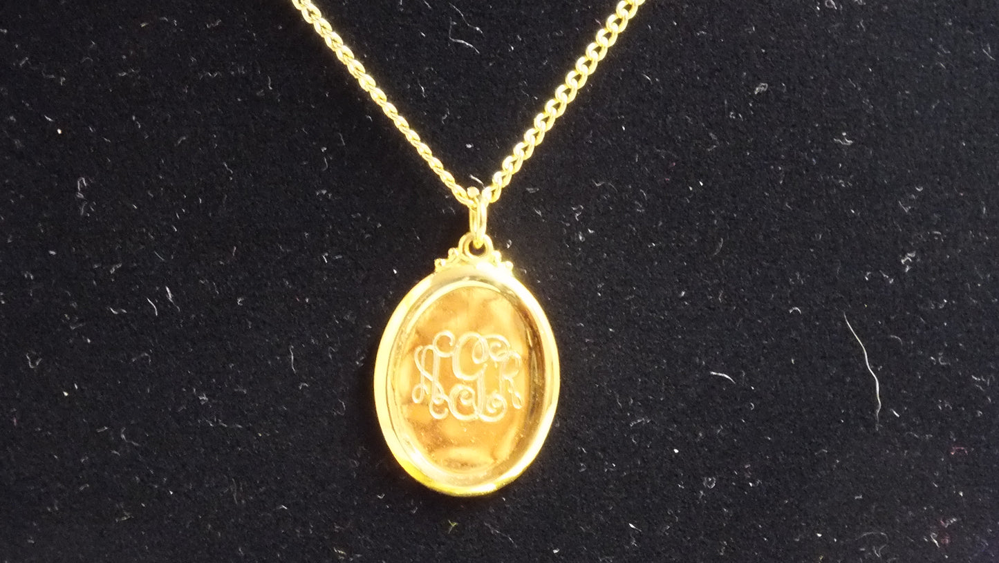 J2400017 - Gold tone monogramed pendant necklace
