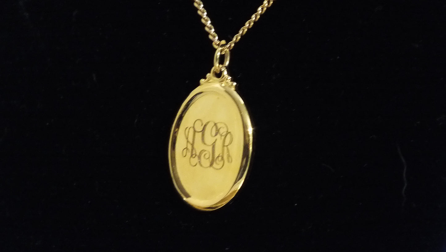 J2400017 - Gold tone monogramed pendant necklace