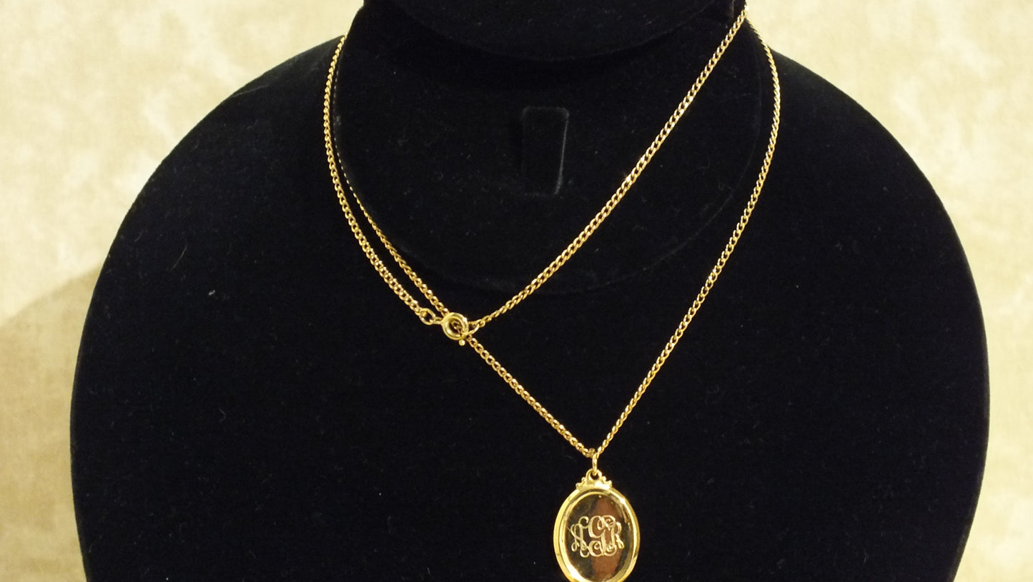 J2400017 - Gold tone monogramed pendant necklace