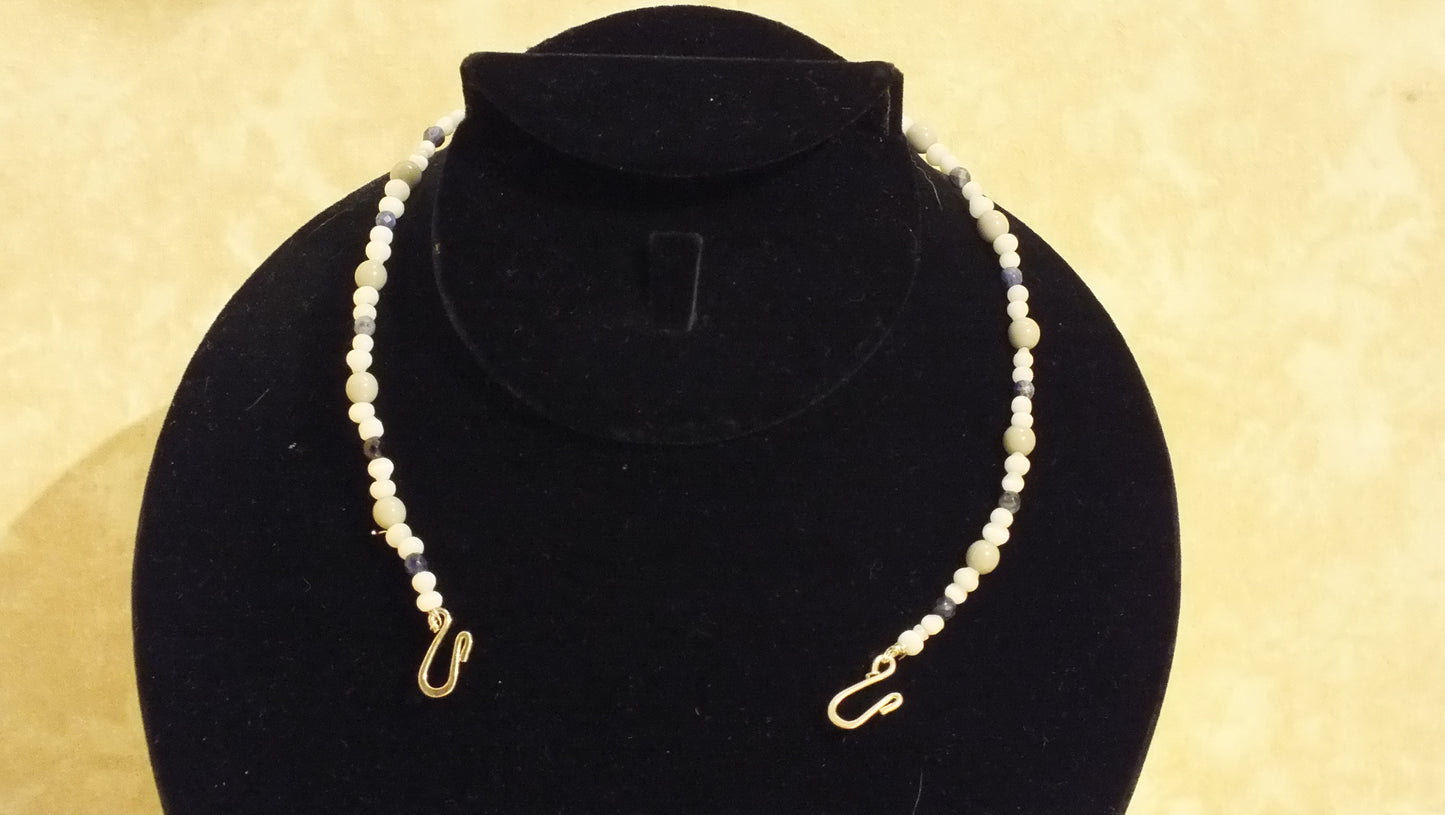 J2400019 - Blue and white beaded accessory