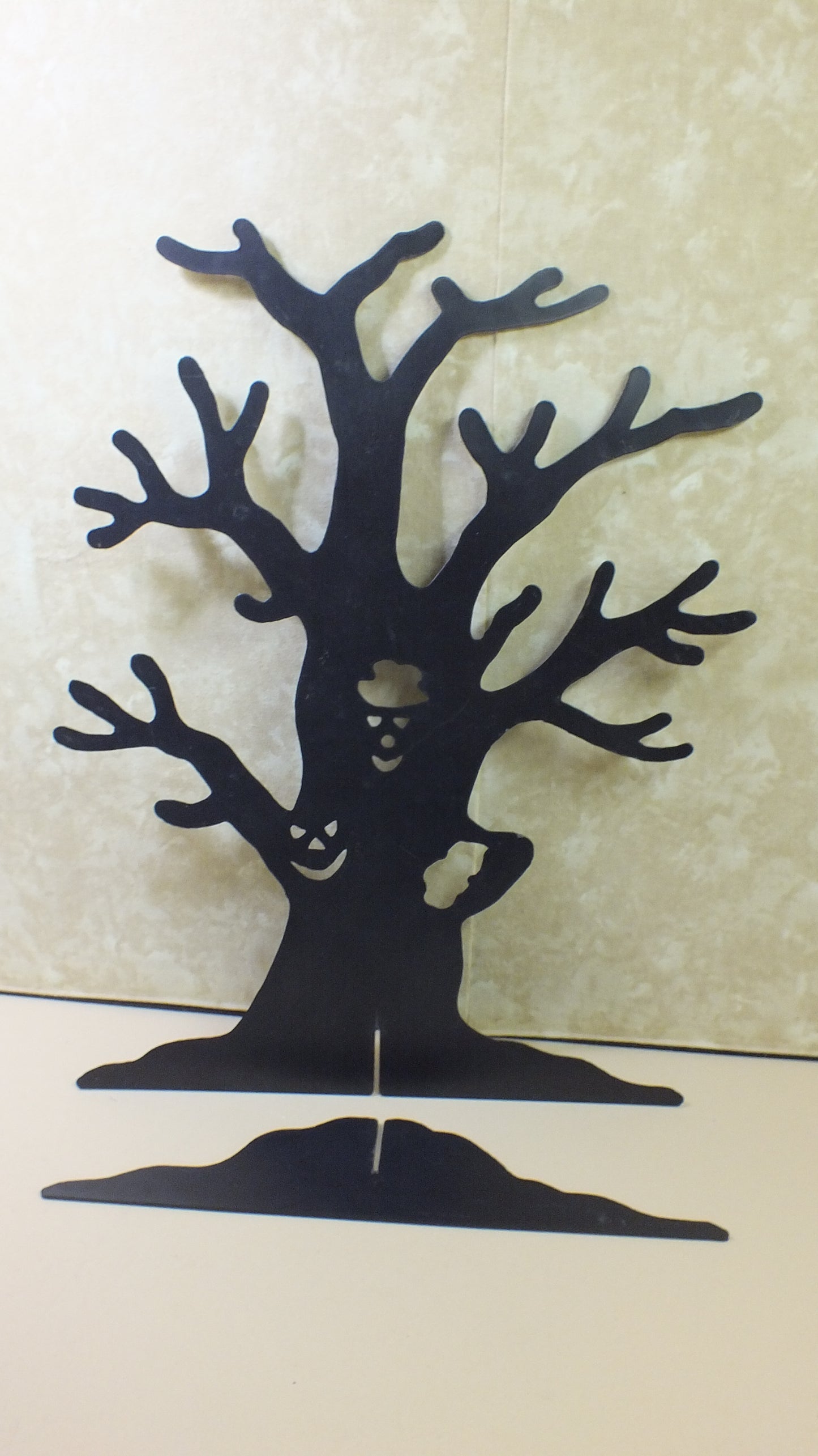 M2400099 - Plastic Halloween Tree Display