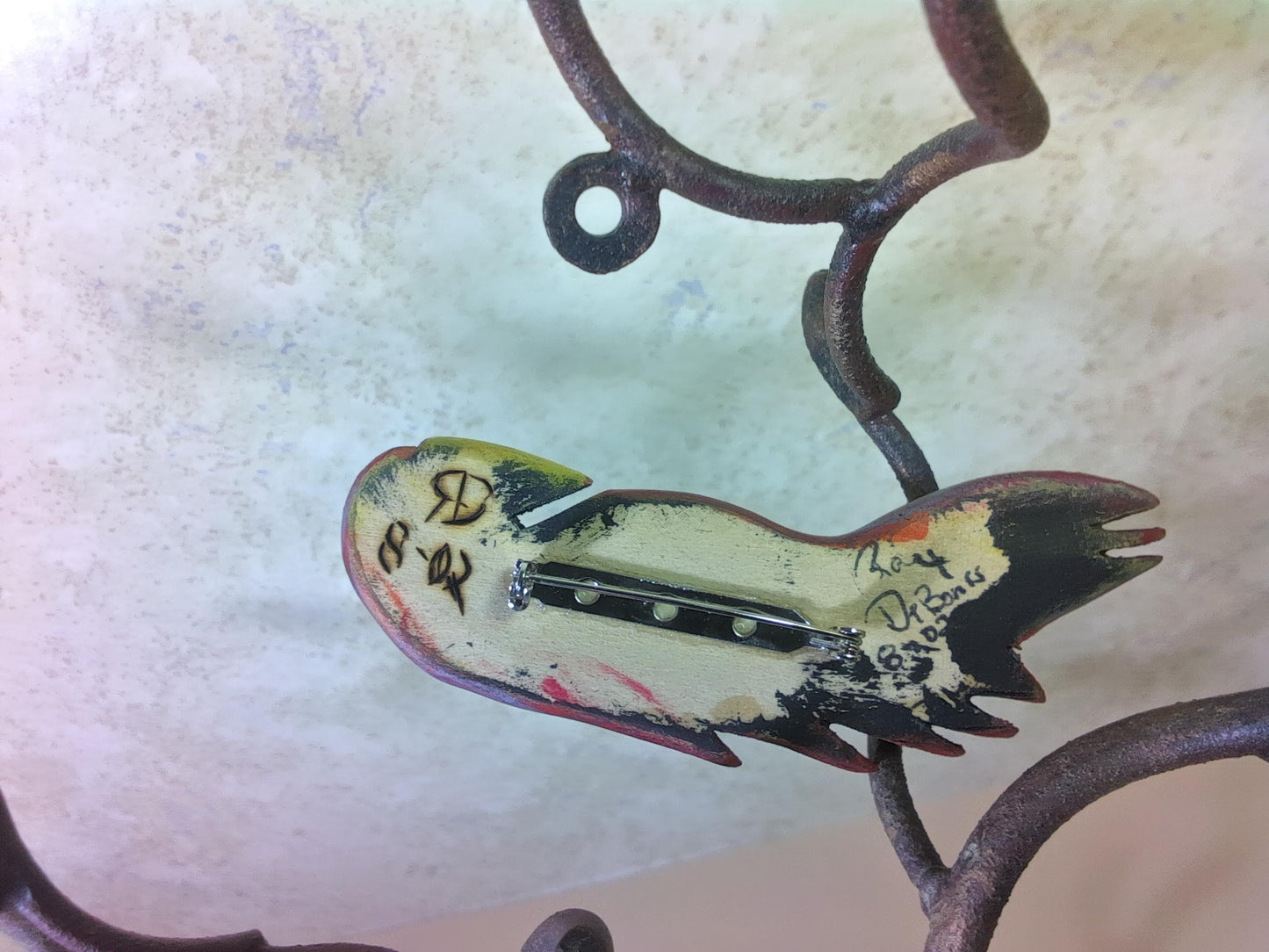 M2400117 - Hand Crafted Parrot Pin - Matte