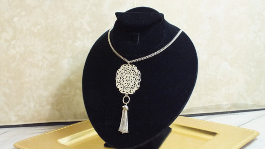 J2400012 - Sliver tone necklace with tassel