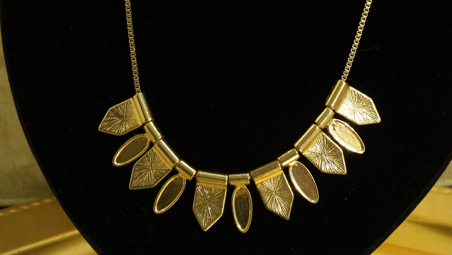 Beautiful Gold tone and Rose Glitter Necklace
